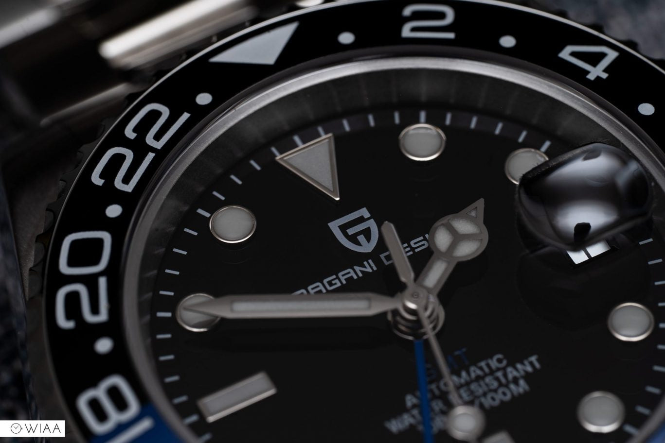 Black / Blue Bezel